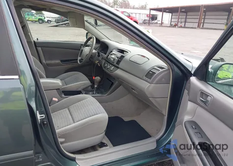 2005 Toyota Camry Le z USA, uszkodzony, nr VIN 4T1BE32K85U392165